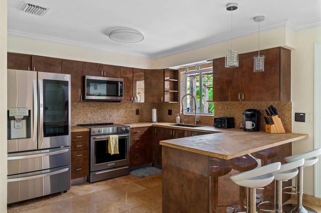 2757 NE 14th Avenue, Wilton Manors, FL 33334
