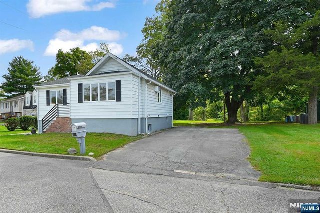 516 Riverdale Boulevard, Pompton Lakes, NJ 07442