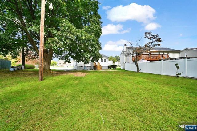 516 Riverdale Boulevard, Pompton Lakes, NJ 07442