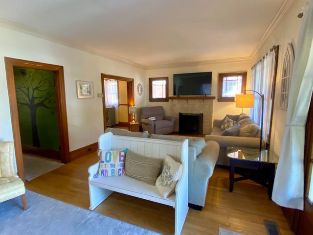 109 W 10th Avenue, Huntington, WV 25701