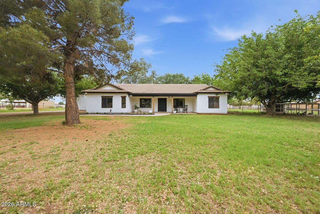 Image 2 of property listing at 1566 E PAINT HORSE Place, San Tan Valley, AZ 85140