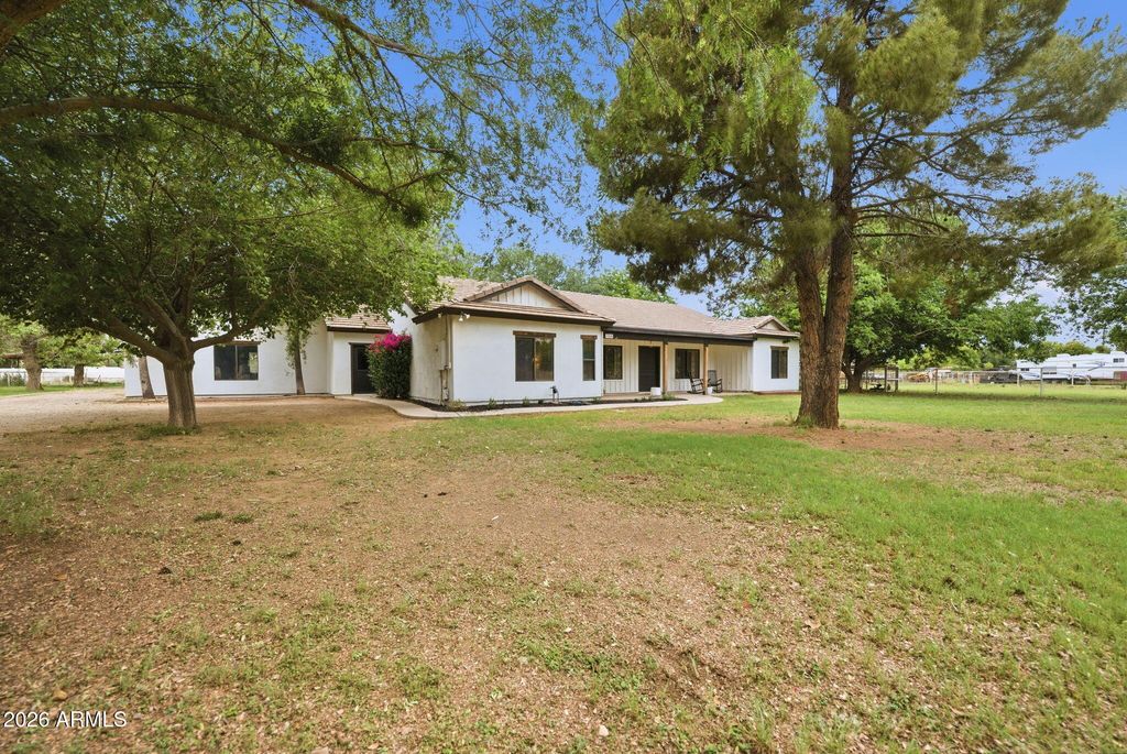 Image 3 of property listing at 1566 E PAINT HORSE Place, San Tan Valley, AZ 85140
