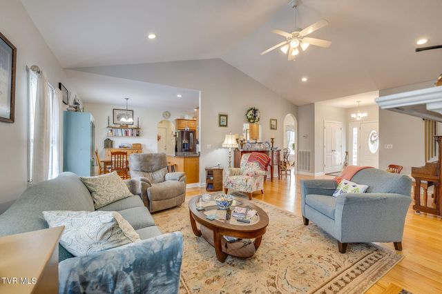 1121 Wahoo Valley Road, Kingsport, TN 37663