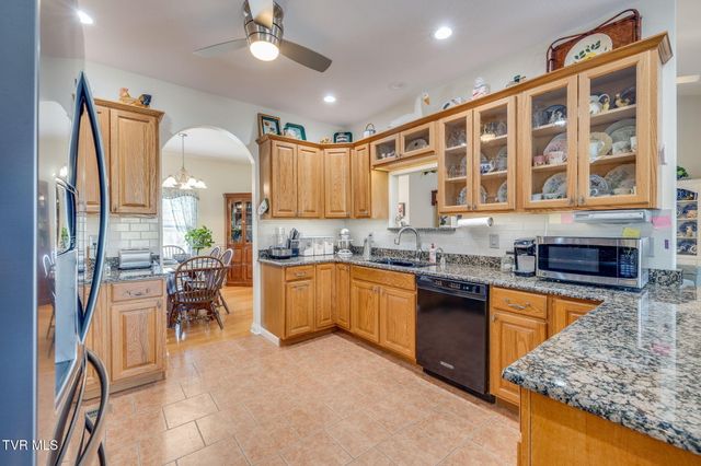 1121 Wahoo Valley Road, Kingsport, TN 37663