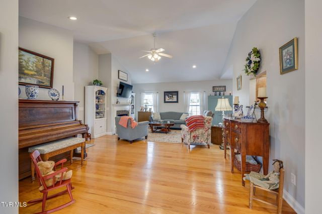 1121 Wahoo Valley Road, Kingsport, TN 37663