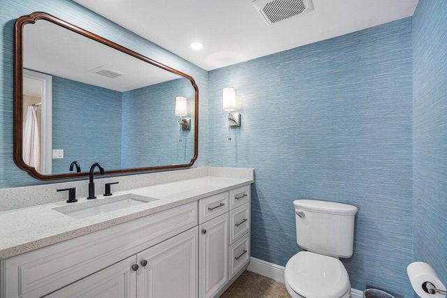 108 Lakeshore Drive 38-ph, North Palm Beach, FL 33408