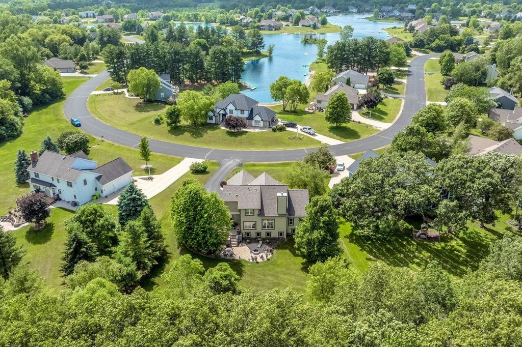 440 E Red Pine CIRCLE, Dousman, WI 53118