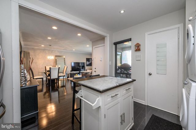 1 LAKE DR #L, East Windsor, NJ 08520