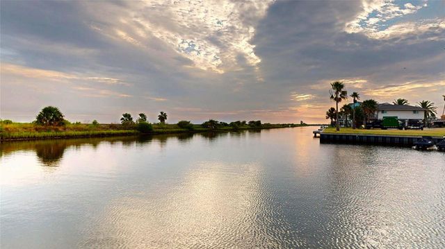 925 Bonita Street, Bayou Vista, TX 77563