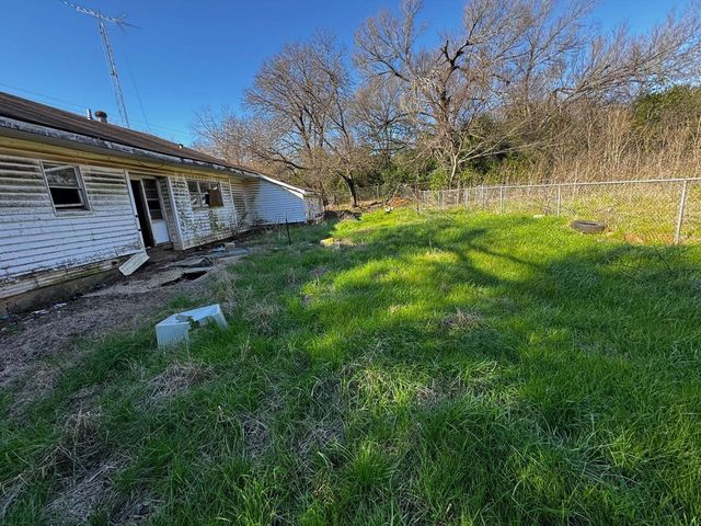 406 S 2nd Street, Tehuacana, TX 76635