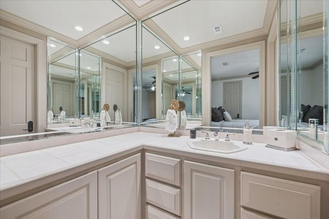 6 Mott Lane, Houston, TX 77024