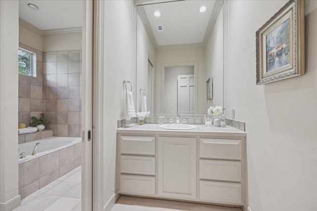 6 Mott Lane, Houston, TX 77024