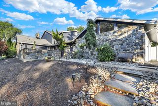 2210 GREENWOOD RD, Allentown, PA 18103