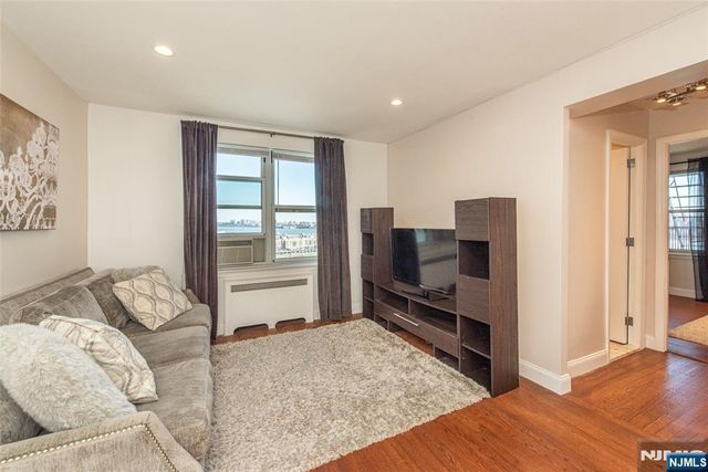 8700 Boulevard East 3D, North Bergen, NJ 07047