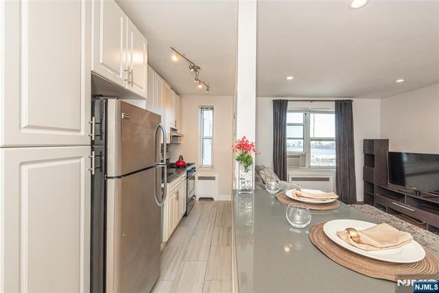 8700 Boulevard East 3D, North Bergen, NJ 07047