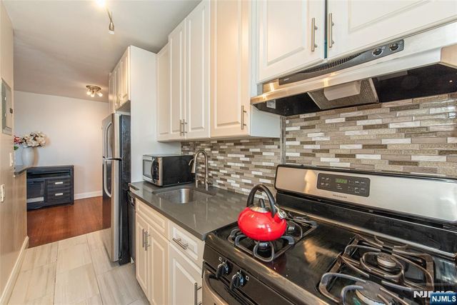 8700 Boulevard East 3D, North Bergen, NJ 07047