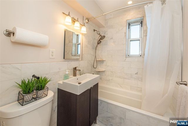 8700 Boulevard East 3D, North Bergen, NJ 07047