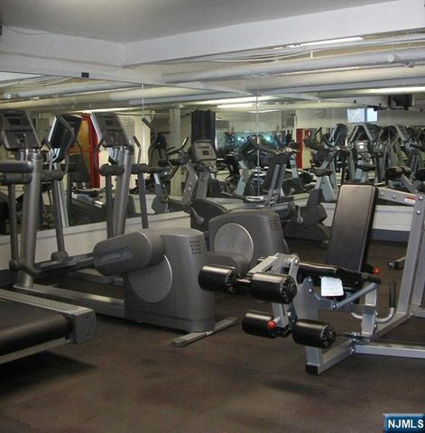 8700 Boulevard East 3D, North Bergen, NJ 07047
