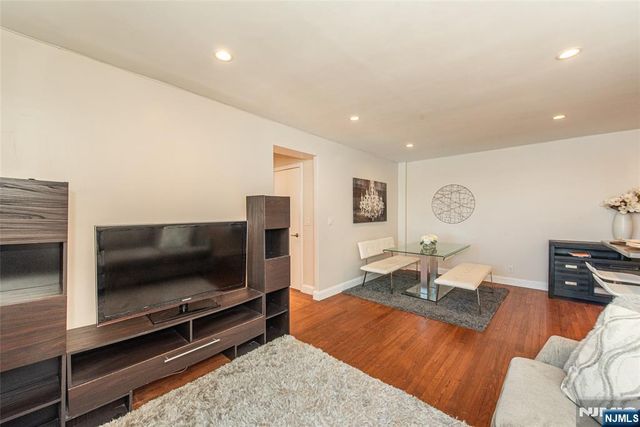 8700 Boulevard East 3D, North Bergen, NJ 07047