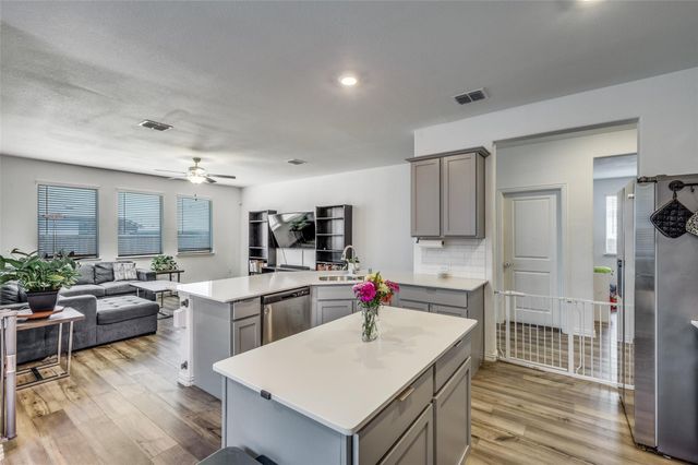 11425 Silver Queen Drive, Aubrey, TX 76227