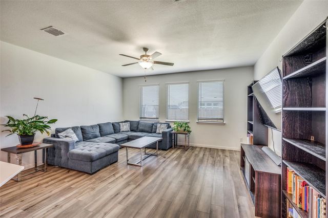 11425 Silver Queen Drive, Aubrey, TX 76227