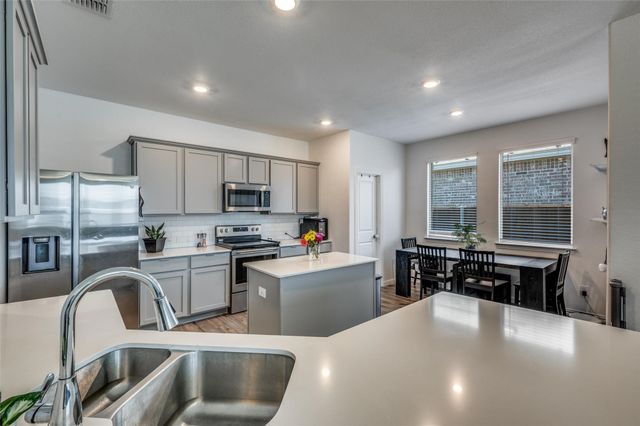 11425 Silver Queen Drive, Aubrey, TX 76227