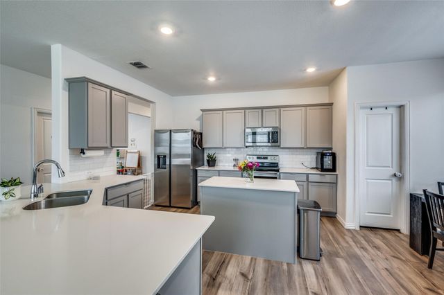 11425 Silver Queen Drive, Aubrey, TX 76227