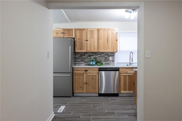 1301 NE 67th Terrace, Gladstone, MO 64118