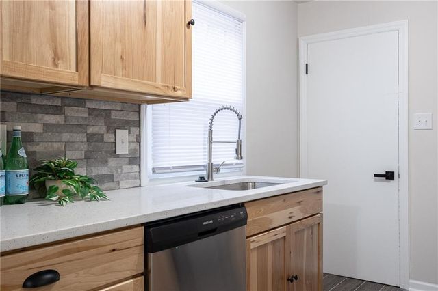 1301 NE 67th Terrace, Gladstone, MO 64118