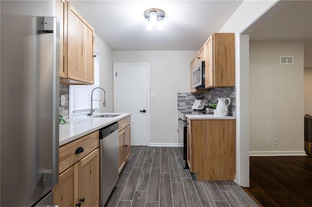 1301 NE 67th Terrace, Gladstone, MO 64118