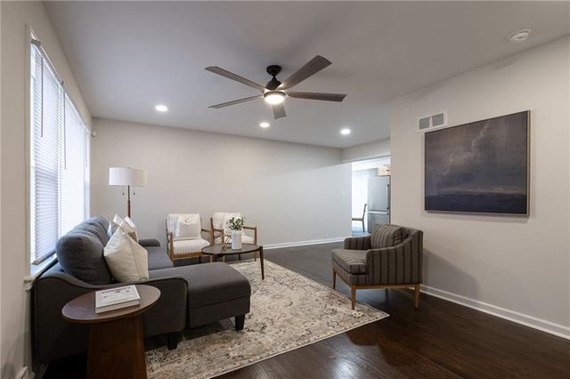 1301 NE 67th Terrace, Gladstone, MO 64118