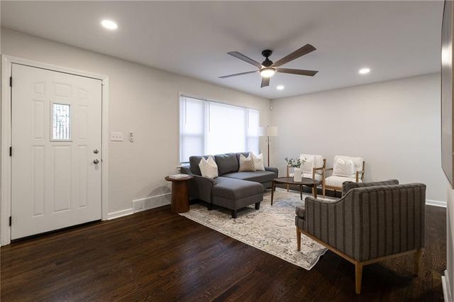 1301 NE 67th Terrace, Gladstone, MO 64118