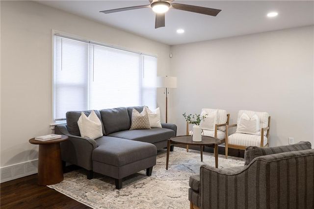 1301 NE 67th Terrace, Gladstone, MO 64118