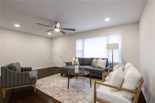 1301 NE 67th Terrace, Gladstone, MO 64118