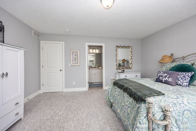 8911 Barrington Lane 30, Jenison, MI 49428