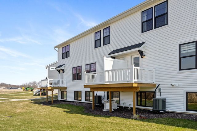 8911 Barrington Lane 30, Jenison, MI 49428