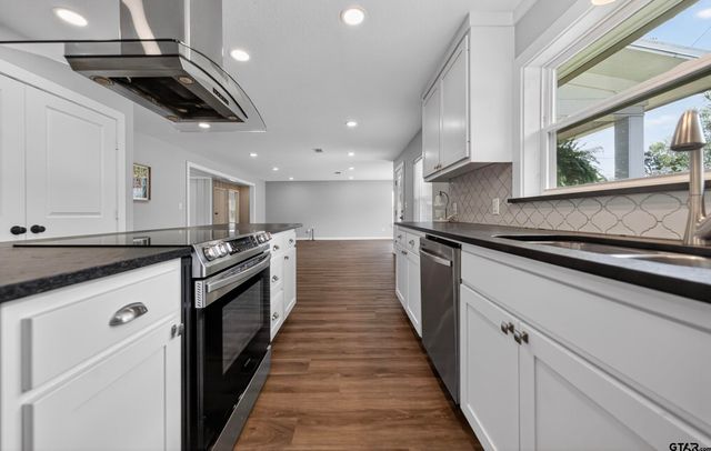 805 E Duval, Troup, TX 75789