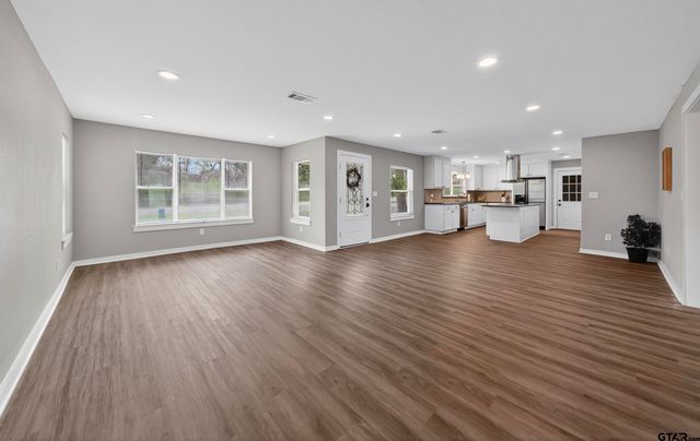 805 E Duval, Troup, TX 75789