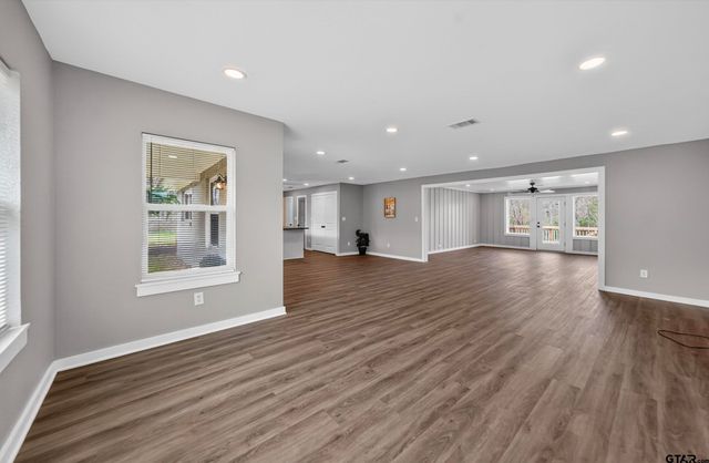 805 E Duval, Troup, TX 75789