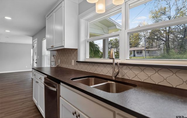 805 E Duval, Troup, TX 75789