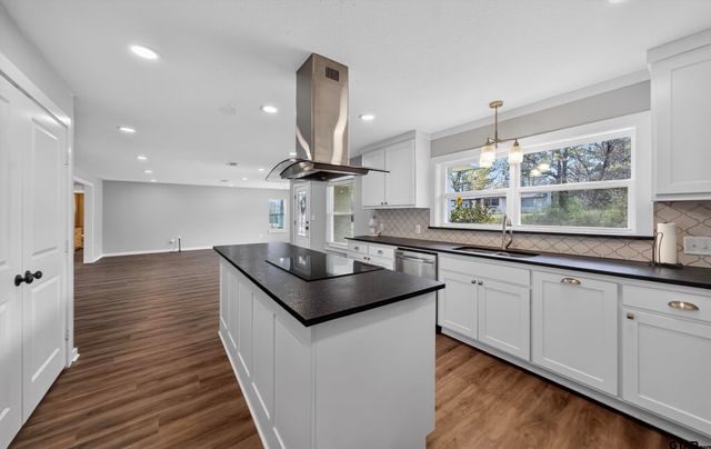 805 E Duval, Troup, TX 75789