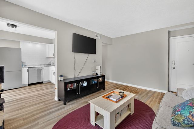 3405 Woodland Avenue 53, West Des Moines, IA 50266