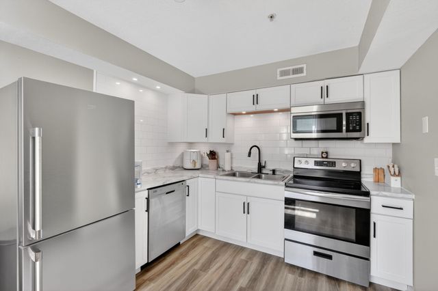 3405 Woodland Avenue 53, West Des Moines, IA 50266