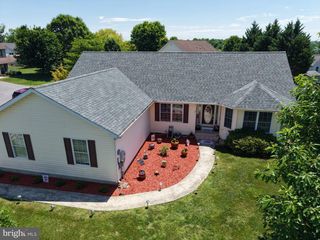 98 KNOX DR, Hedgesville, WV 25427