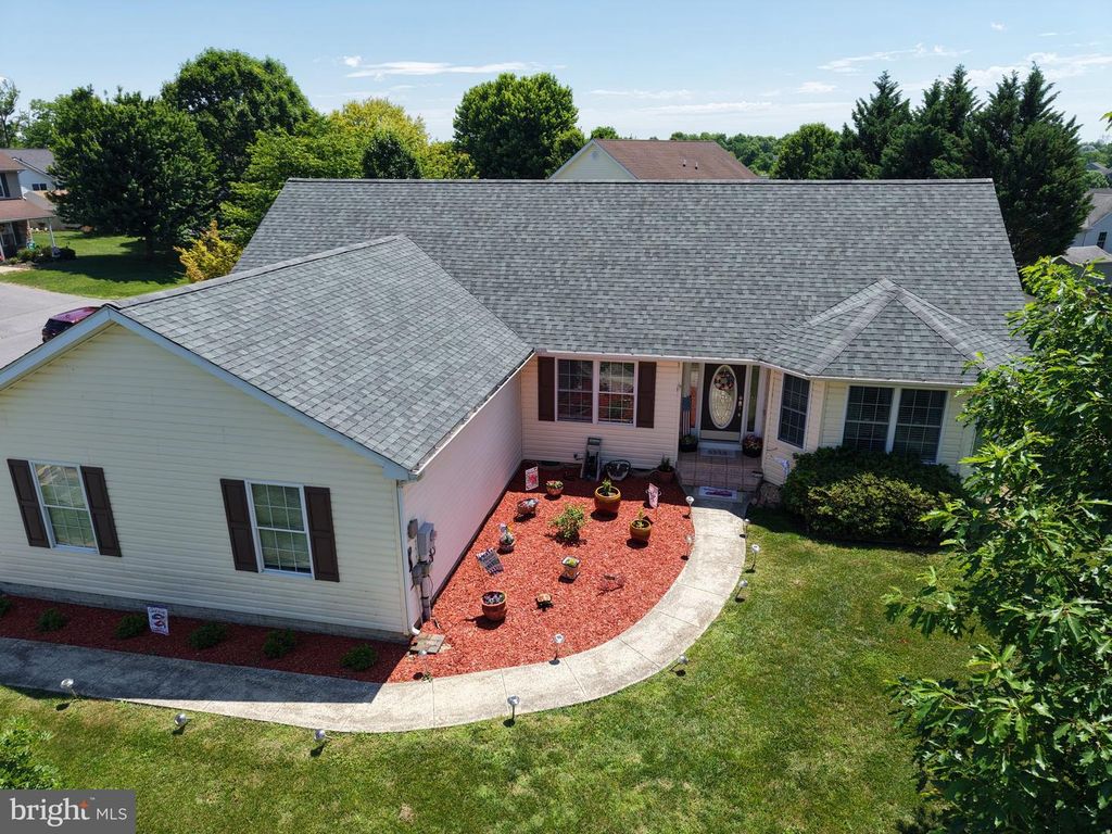 98 KNOX DR, Hedgesville, WV 25427