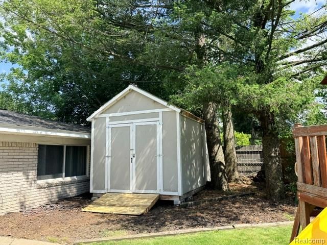 4177 Conne Mara Lane, Waterford Charter Township, MI 48329