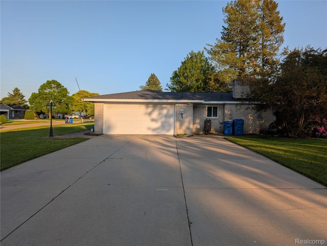 4177 Conne Mara Lane, Waterford Charter Township, MI 48329