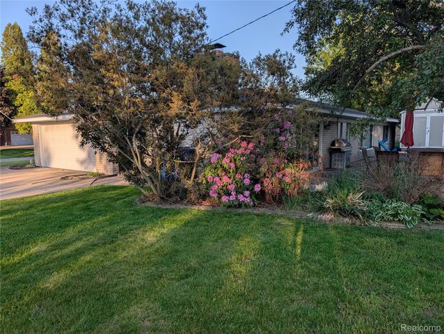 4177 Conne Mara Lane, Waterford Charter Township, MI 48329