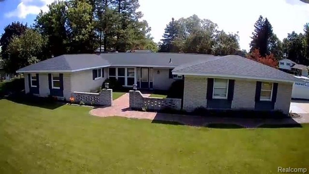 4177 Conne Mara Lane, Waterford Charter Township, MI 48329