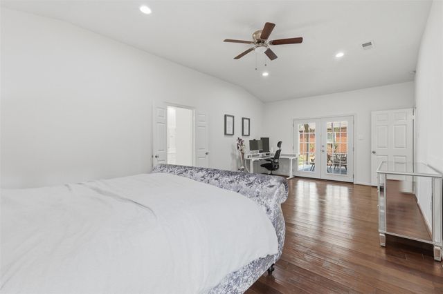 1022 Trapper Hill Drive, Houston, TX 77077